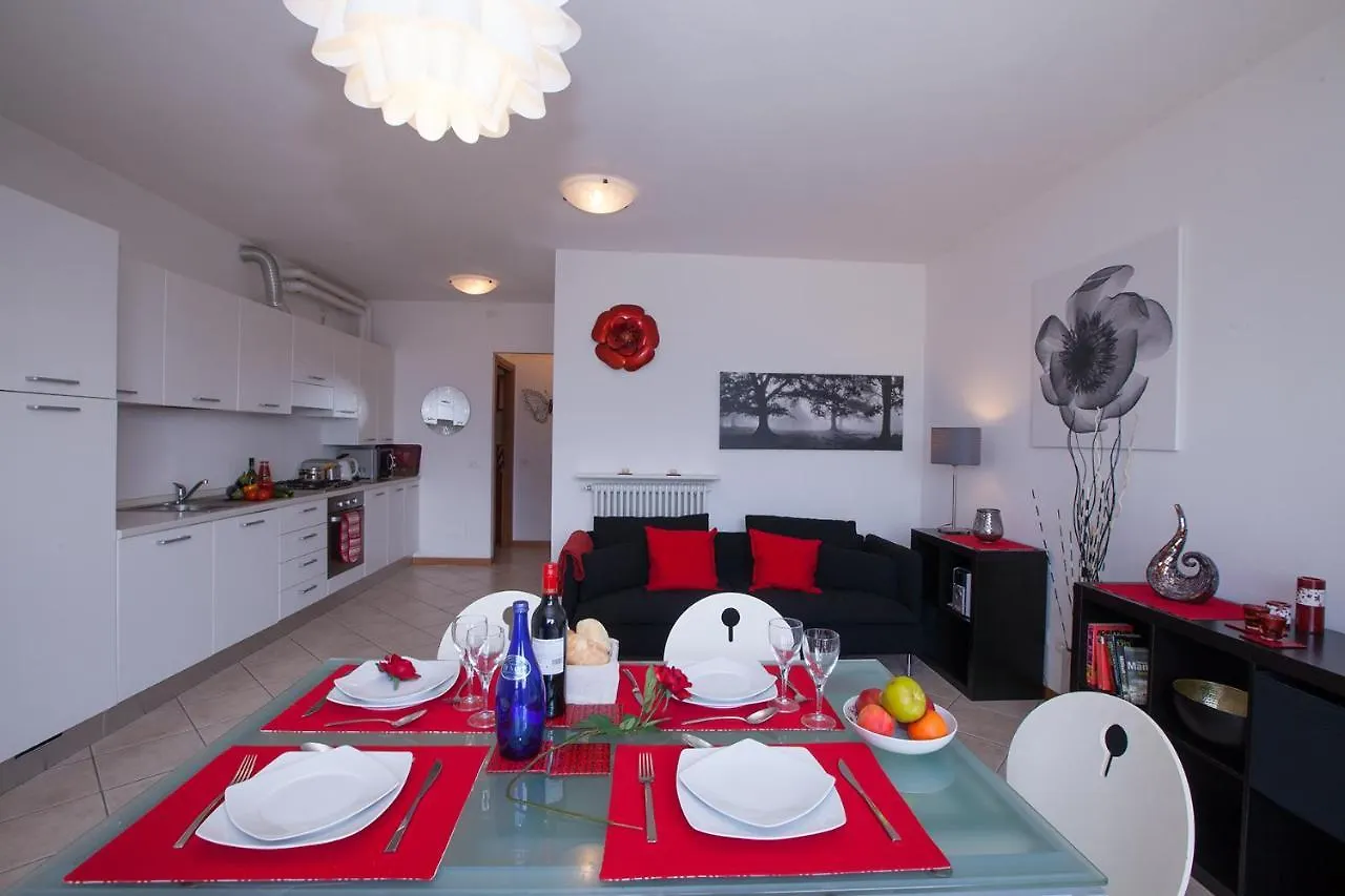 Residence Vista D'Oro Apartmentsペルレード アパートホテル ペルレード